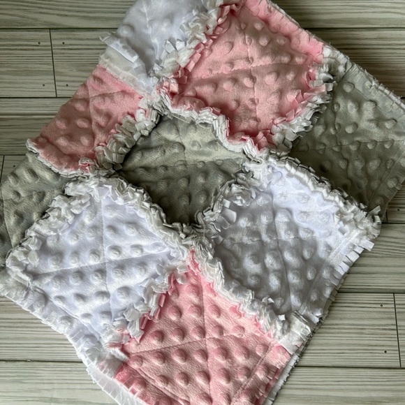 Baby girl rag quilt blanket / stroller car seat size - Picture 1 of 12